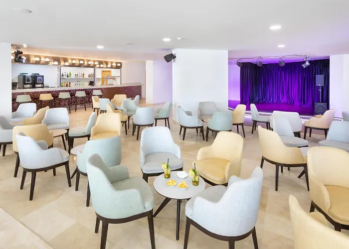 Alexandre Troya Hotell 4*